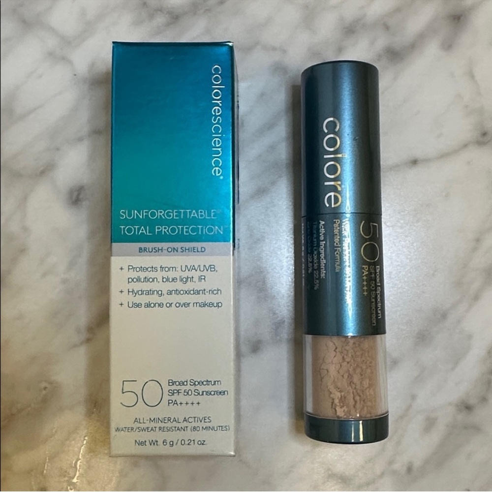 COLORSCIENCE Sunforgettable® Total
Protection® Brush-On Shield SPF 50 -
MEDIUM